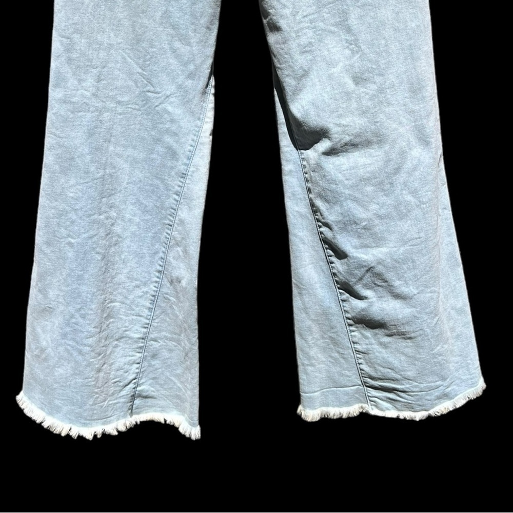 🌻Free People Light Wash Stretch Flare Raw Hem Jeans Size 28 - Picture 7 of 11